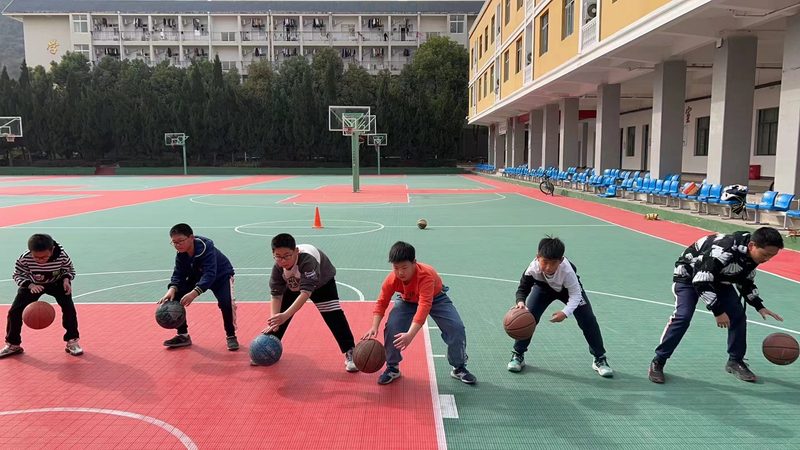 师资力量是决定培训效果的关键因素。选择实操培训时，可以从以下方面考察师资：