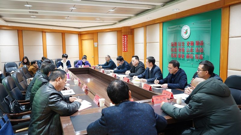 成人教育网上平台的价格并非一成不变，其构成因素主要包括以下几个方面：